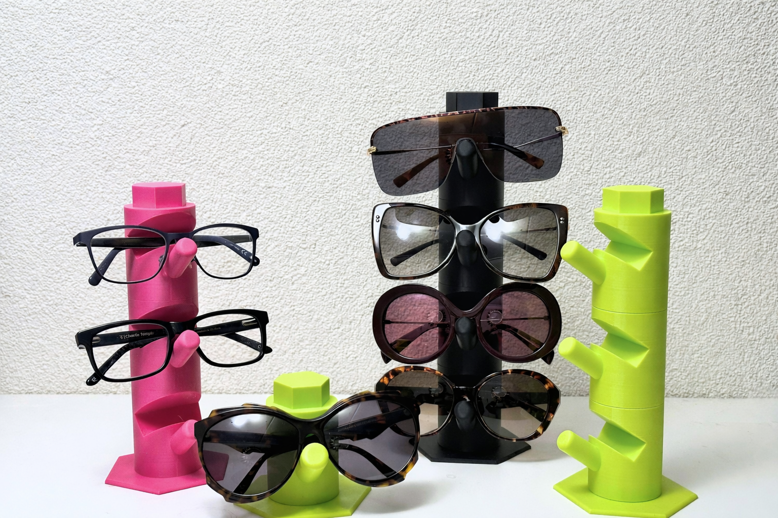 Stackable glasses stand